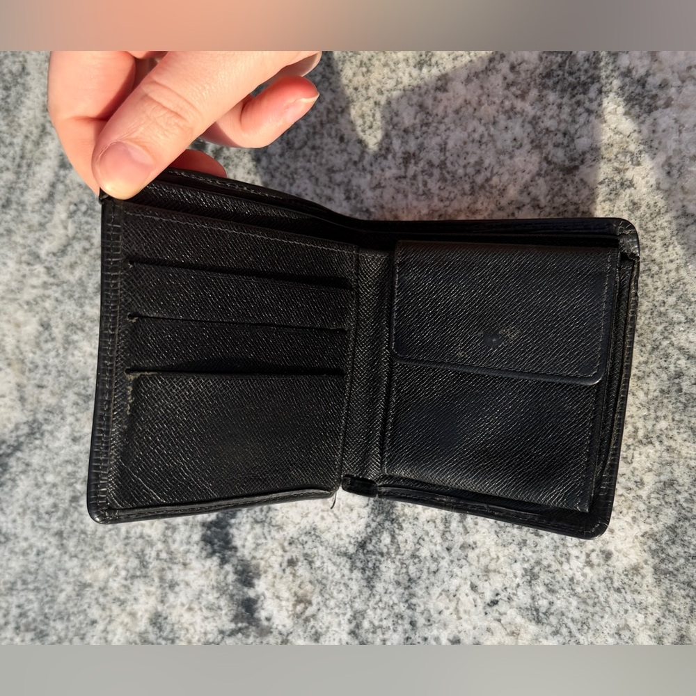 Authentic Louis Vuitton Black Epi Leather Bi-Fold Wallet Preloved - Picture 6 of 9